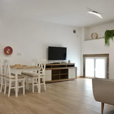 Platanos & River Apartment
